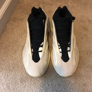 Yeezy 700v3 Azael